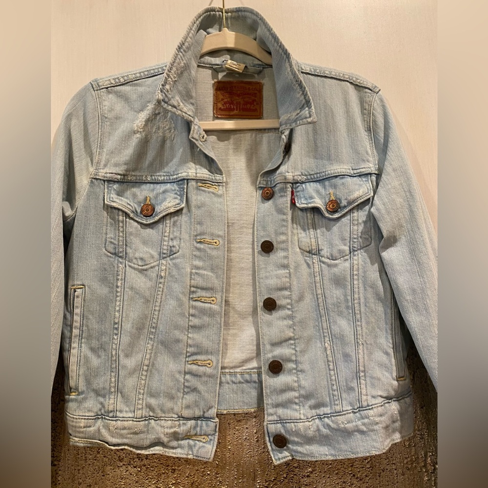 Levi's Classic Light Blue Jean Jacket - Picture 7 of 14